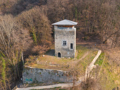 Programme hors des murs "A l'assaut des châteaux forts" Jeu d'énigmes à la Tour d'Étapes