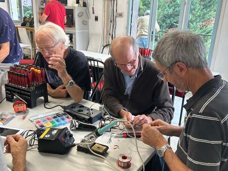 SERD - Réparation de vos appareils électriques dans le Repair Café éphémère à Saint-Nazaire-les-Eymes