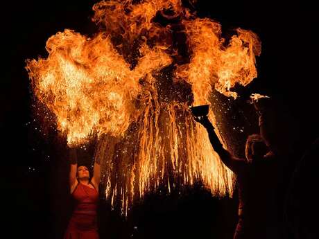 Spectacle de feu « Emergence » par la compagnie Manda Lights