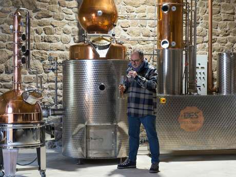 MEZENK, une distillerie en terre volcanique