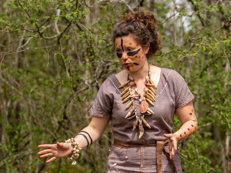 Chasse aux Œufs préhistorique pour le week-end de Pâques aux Grottes du Cerdon !