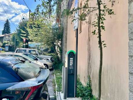 Borne Véhicules électriques La Bolline