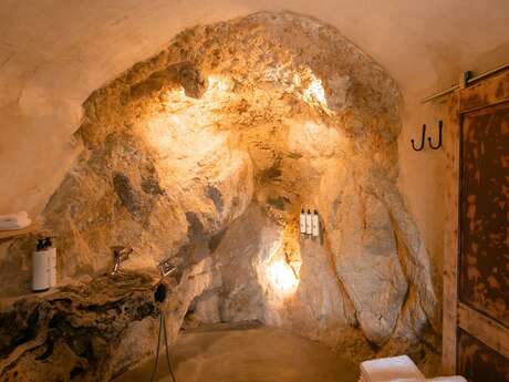 Amour troglodyte en Provence