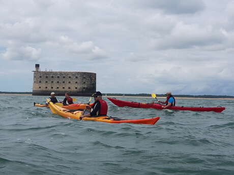 Kayak Découverte 17 : Tagesausflug mit dem Seekajak - Zwischenstopp auf der Île d'Aix