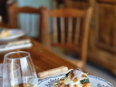 Dîner à la table vigneronne