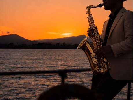 The Cocktail & Jazz evening: your Saturday evening at sea, in a jazzy atmosphere!