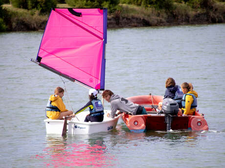 Sailing lessons and courses, Moussaillon club, swimming lessons by the CNAR