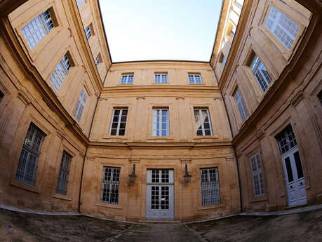 Hôtel de L'Estang Parade