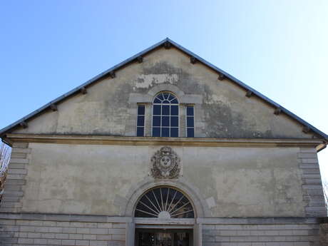 Lieu de prestige au passé militaire, le Manège Royal