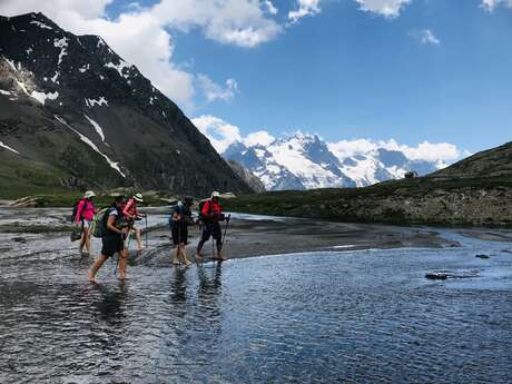 Randonnées à la découverte des lacs et sommets au pays de la Meije avec l'Hôtel le Faranchin