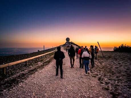 Sunset hiking with AVentoux'Rando