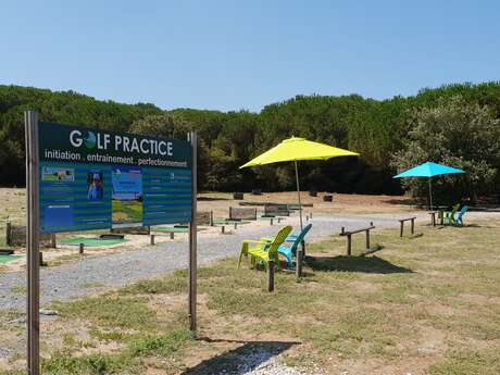 Clases y cursos de golf en el campo de prácticas