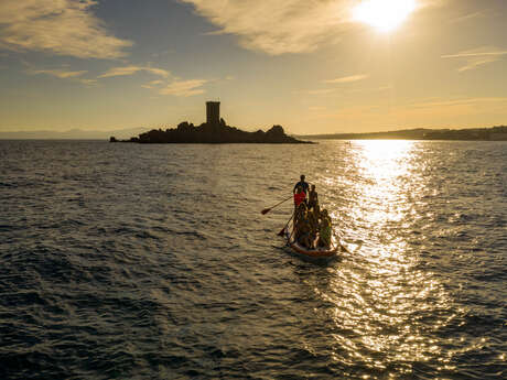 Aperitif bei Sonnenuntergang – Mega-SUP