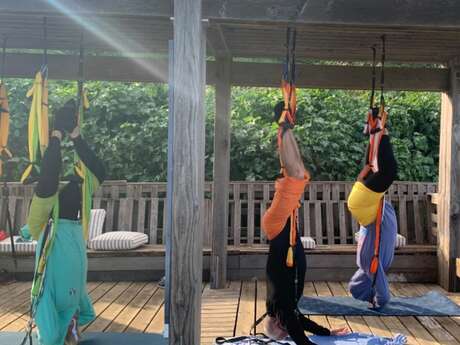 Séance de Yoga Aérien avec Peggy Lucido