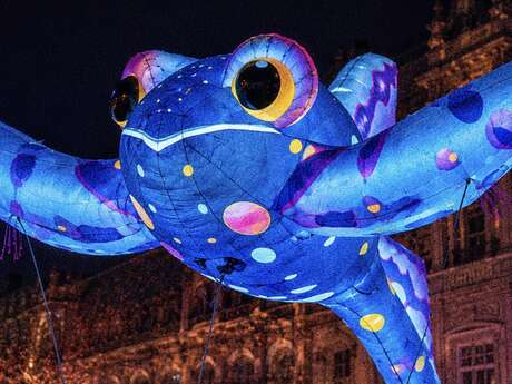 Parade „Naurilos – Geist des Wassers“ der Compagnie „Les Enfants des Fous“