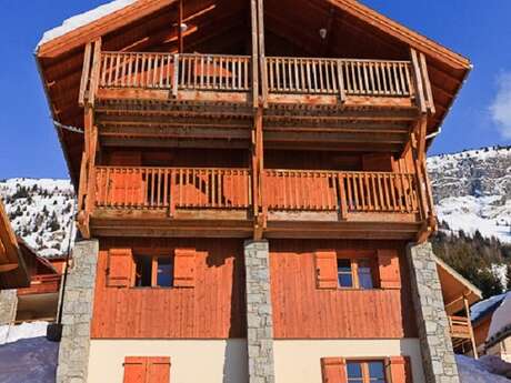 Chalet CERF 18 à 23 lits - 7 chambres avec salle de bain individuelle-150m à ski du télécabine-retour à ski / Domaine skiable Alpe d'Huez