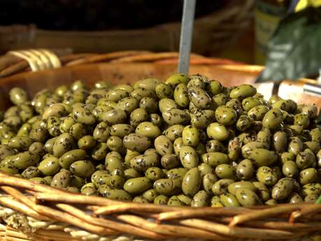 The Provencal and fairground market in SIx-Fours