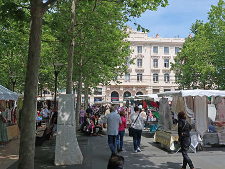 Marché aux vêtements