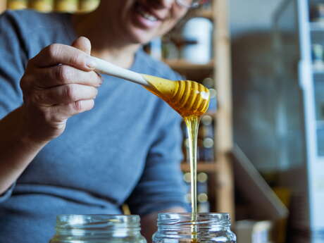 Honey and apiculture product sales at Ô rucher de Julie