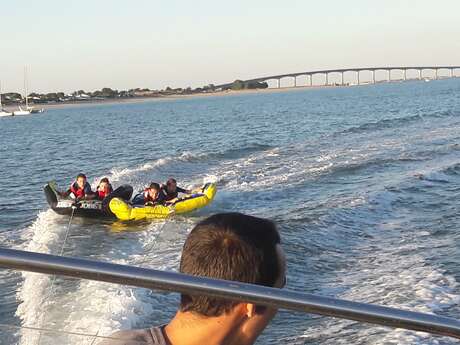 Towed buoy, laughter guaranteed with Ré Glisse