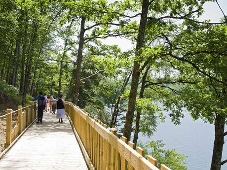 Lac du Barrage de St Etienne Cantalès