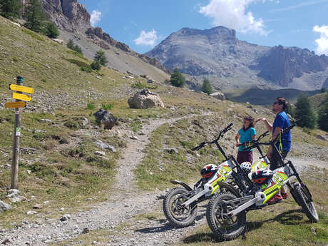 Randonnée en trottinettes électriques tout-terrain avec Escapade Ubaye