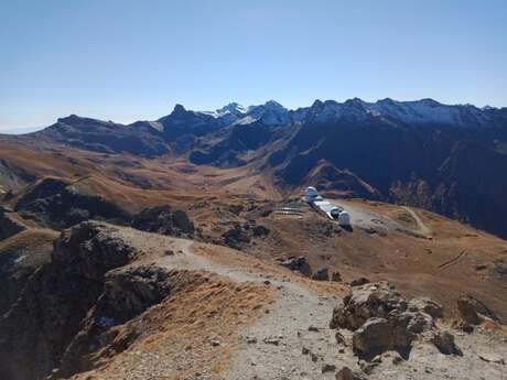 Observatoire du Pic de Châteaurenard depuis le Pont de Lariane