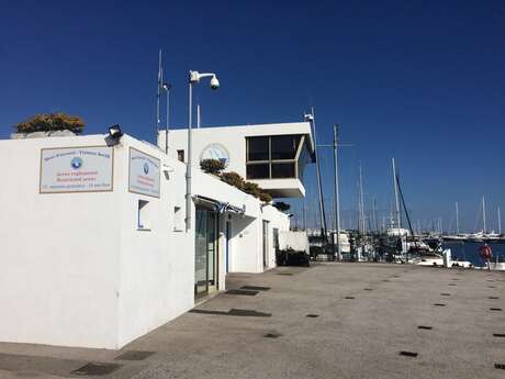 Capitainerie et Yacht Club International