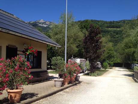 Aire d'accueil camping-car - Les Cyclamens