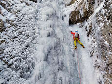 Cascade de glace Eric Fossard - Guide de Haute Montagne