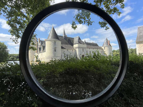 Enquête au Château du Plessis-Bourré : l'affaire du collier disparu