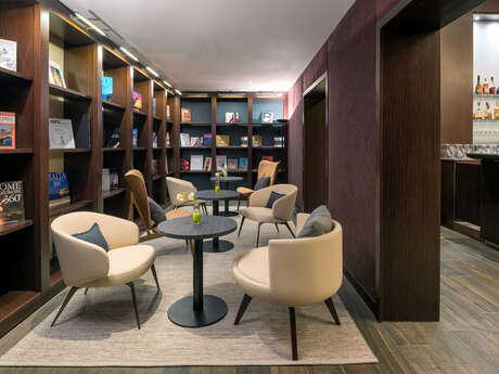 Cosmopolitan Bar