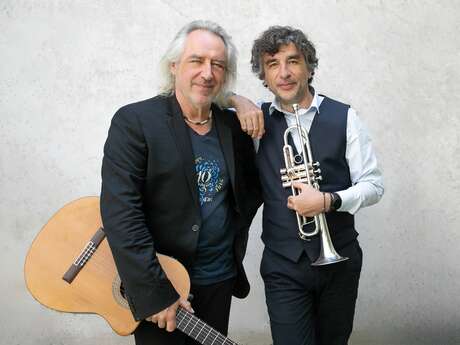 Une voix, six cordes – De Claude à Nougaro