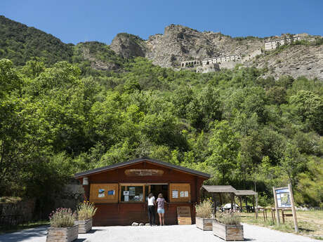 Ubaye Tourisme - Chalet accueil de l'Esplanade du Fort de Tournoux