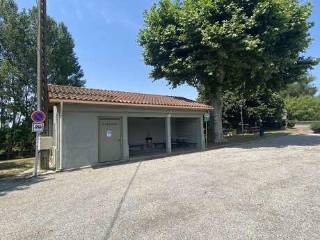Toilettes publiques/point d'eau (mairie)