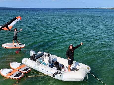 Wingfoil, planche à voile à la JujuCams School
