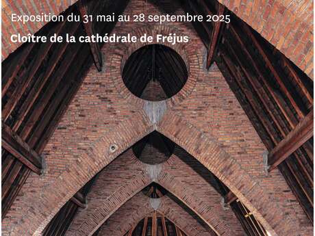 Sous les toits des cathédrales - Charpentes et combles sous le regard de huit photographes