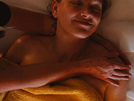 Massage relaxant californien : "l'enveloppant"