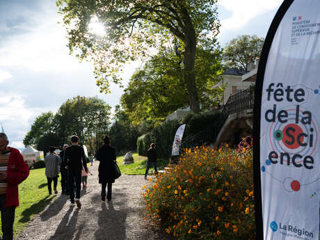 Pangloss Labs Science Village - Science Festival