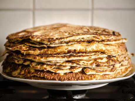 Les jeunes de Molines vendent leurs crêpes !