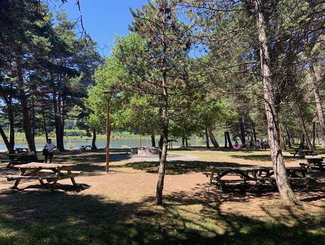 Aire de pique-nique du Plan d'eau du Champsaur