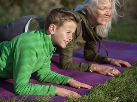 A family wake-up call in nature
