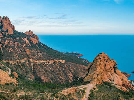 Hiking on the  Rocher Saint-Barthélémy  trail