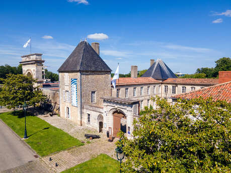 La petite escale de l'Arsenal: a play and relaxation area in the museum courtyard
