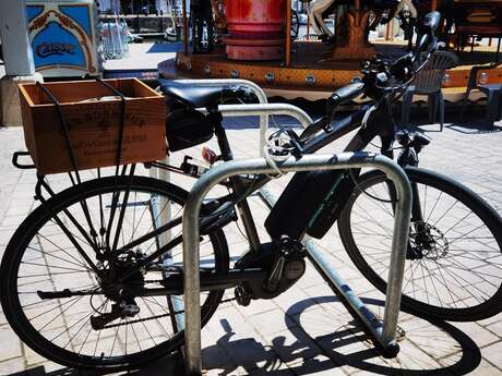 Bicycle parking - La Flotte Tourist Office