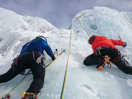 Sortie cascade de glace dans la vallée du Haut-Giffre