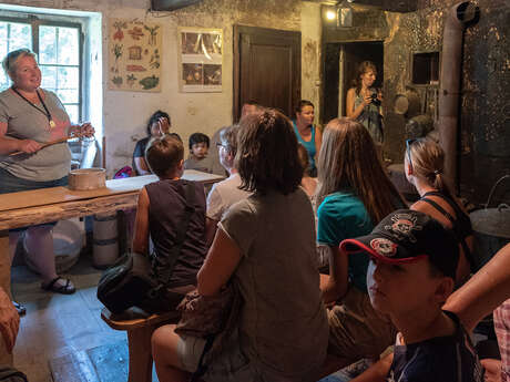 Bezoek in het Frans aan de Boerderij-Ecomuseum Clos Parchet