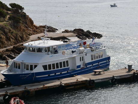 Compagnie maritime TLV : Le Levant au départ du Port d'Hyères