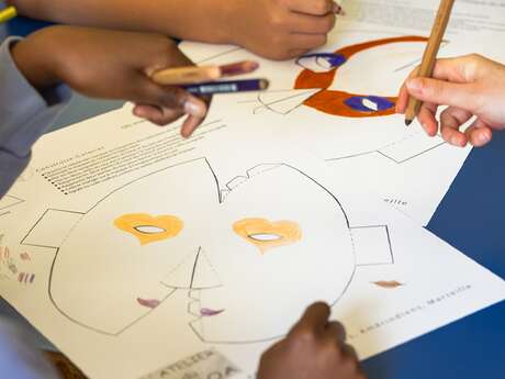 Des formes, des couleurs… et des gommettes !