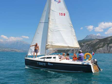 Sailing boat Serre-Ponçon